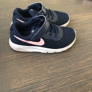 GUC Girls Nike Tanjun Sneakers - size 10